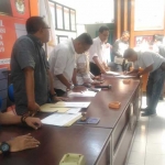 KPUD Kota Malang saat mengumumkan parpol yang lolos verifikasi. foto: IWAN/ BANGSAONLINE