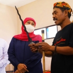 Gubernur Jawa Timur Khofifah Indar Parawansa saat mengunjungi Desa Wisata Aeng Tong-Tong, beberapa waktu lalu.