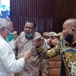 H. Syafiuddin, S.Sos. (kanan) bertemu dengan Menteri PUPR Ir. Mochamad Basoeki Hadi Moeljono saat rapat kerja.