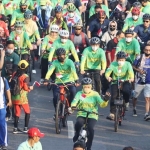 Puluhan ribu warga Gresik, Bangkalan, Mojokerto, Surabaya, Sidoarjo, dan Lamongan (Gerbang Kertosusila) mengikuti acara “Gowes Bareng Gubernur Jatim”, Minggu (31/7/2022) pagi sebagai peringatan Tahun Baru 1 Muharram 1444 Hijriah.
