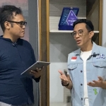 Riski Sadig saat wawancara bersama Bangsaonline di Kantor DPW PAN Jatim.
