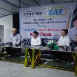 Calon bupati dan wakil bupati, Mas Iin-Abah Edy saat bersama warga membahas penanganan sampah di Sidoarjo. Foto: Ist