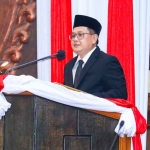 Pj Gubernur Jatim saat memberi sambutan.