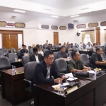 Rapat internal DPRD Tuban dipimpin Ketua sementara M. Miyadi dan Wakil Ketua sementara Hartomo.