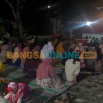 Warga RW 8 di Kelurahan Josenan, Kecamatan Taman, Kota Madiun, saat istighosah. Foto: HENDRO SUHARTONO/BANGSAONLINE