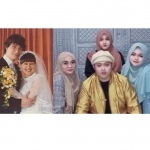 Romo Simon Chinery bersama istri tercintanya (kiri) dan Ustadz Al Wiridan bersama tiga istrinya akur (kanan). Foto: bbc
