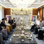 Wamenhaj Dahnil Anzar Simanjuntak bersama jajaran saat audiensi dengan Polri dalam pembentukan Satgas Pencegahan Haji Ilegal. Foto: Dok. Kemenhaj.