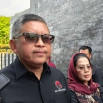 Sekjen PDIP, Hasto Kristiyanto, saat memberi keterangan ke awak media. 