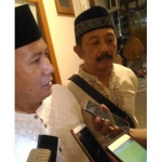 Syamsul Mahmud, Cawawali Kota Malang 2018 didampingi Ketua tim pemenangannya Arif Wahyudi ketika memberikan keterangan. foto: IWAN/ BANGSAONLINE