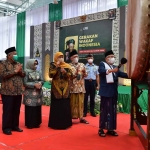 Gubernur Khofifah di peluncuran program Gerakan Wakaf Indonesia di SMA Trensains Tebuireng, Jombang.
