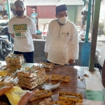 SAMBANG PASAR: Bacabup Sidoarjo Bambang Haryo Soekartono (BHS) saat mengunjungi Pasar Krembung, Sabtu (6/6). foto: MUTAIN/ BANGSAONLINE