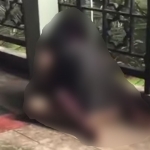 Tangkapan layar video viral pasangan muda-mudi yang berpelukan di bangunan lantai 2 Alun-Alun Gresik.