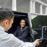 Menkeu Purbaya saat menyapa awak media