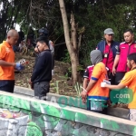 Rekonstruksi kasus pembunuhan di pemandian Sumber Ardi, Kecamatan Wonoasih, Rabu (7/1).