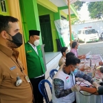 Wali Kota Probolinggo Habib Hadi Zainal Abidin saat menghadiri giat vaksinasi Covid-19 di Klinik NU, Jalan Mastrip Kota Probolinggo, Senin (19/7/2021). (foto: ist)