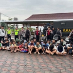 Puluhan remaja yang diamankan petugas dari Polres Mojokerto Kota.