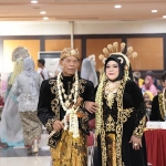 Salah satu pasangan nikah dengan usia tertua adalah Suyatno (61) dan Susilowati (54), warga Jalan Tambak Asri, Surabaya.