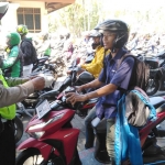 Satlantas Polres Malang Kota menggelar Operasi Zebra Semeru tahun 2019 di hari terakhir di Taman Krida Budaya Jatim, Selasa (05/11). foto: IWAN IRAWAN/ BANGSAONLINE