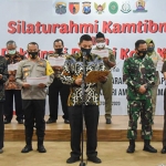 Wali Kota Kediri, Abdullah Abu Bakar memimpin deklarasi damai di Balai Kota Kediri. (foto: ist)