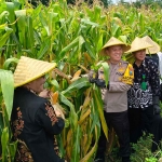 Pemanfaatan lahan kosong di sekitar Mapolres Blitar.