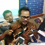 Kepala Dispendik Kota Surabaya M. Ikhsan diwawancarai wartawan usai jumpa pers di Kantor Bagian Humas Pemkot Surabaya, Rabu (04/09/2019). foto: YUDI A/ BANGSAONLINE
