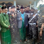 Suasana pelepasan Ketua PWNU Jatim KH Marzuki Mustamar oleh pendukungnya saat menuju lokasi Muktamar NU ke-34 di Lampung. Foto: Ist