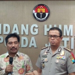 Suko Widodo, Ketua Informasi Universitas Airlangga didampingi Kabid Humas Polda Jatim Kombespol Barung Mangera.
