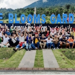 Rombongan wartawan dan karyawan HARIAN BANGSA dan BANGSAONLINE.com foto bersama di The Blooms Garden Bedugul, Bali, Sabtu (22/1/2022). Foto: BANGSAONLINE.com