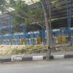 KOSONG: Sentra PKL Andansari belum ‘berpenghuni’ meski pembangunannya sudah tuntas sejak tahun lalu. foto: nurqomar/ BANGSAONLINE