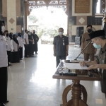 Sekda Budi Wiyana saat melantik para pejabat fungsional Pemkab Tuban. 