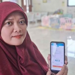 Suprapti saat menjalani pemeriksaan di Puskesmas Plaosan, Magetan.
