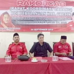 Jajaran pengurus DPC PDIP Gresik dan perwakilan DPD PDIP Jatim saat menggelar Rakorcab pemenangan Pilkada 2020, Kamis (5/9). foto: ist