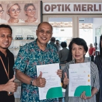 Donasi Rp10 Juta dari Optik Merlin untuk BPJS Kesehatan Gresik. 