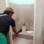 Lokasi penemuan mayat dalam toilet di Taman Bungkul, Surabaya.