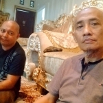 Suryono Pane, S.H., M.Hum. bersama wartawan BANGSAONLINE.com, Supardi.