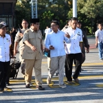 Kang Iman berbincang akrab dengan Prabowo saat menghadiri Apel Kader Gerindra Jatim. Foto : IST