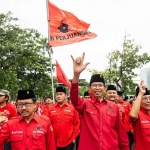PDIP Surabaya saat mendaftarkan bakal calon legislatif untuk Pemilu 2024 ke KPU.