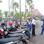 Kawasan parkir di Alun-Alun Jember