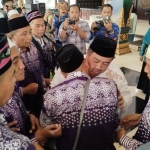 Bupati Jombang, Warsubi saat sambut kedatangan jamaah haji kloter 18 di Pendopo
