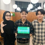 (dari kiri) Khairunnisa Rahmahdani Danang, Kohan Gunawan, dan Aldiez Rizkia Centrinova selaku Co-Founder dan Founder English Check dari ITS. Foto: Ist.