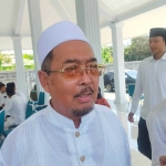 KH Mudjtabah Abdussomad, Pengasuh PP Al-Hidayah Sukorejo.
