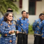 Pj Wali Kota Kediri, Zanariah, saat berpamitan kepada seluruh staf dan pejabat. Foto: Ist