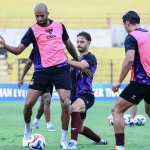 Pemain Persik Kediri saat berlatih. Foto: Ist