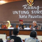 Wali Kota Pasuruan saat pemaparan.