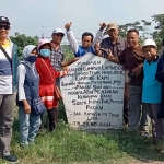 GPKLL atau Gabungan Pengusaha Korban Lumpur Lapindo menggelar doa bersama di tanggul titik 21, Kelurahan Siring, Kecamatan Porong, Sidoarjo.