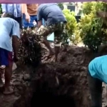 Proses penyatuan 3 bagian tubuh korban mutilasi di Ngawi di Desa Sidodadi, Kecamatan Garum, Kabupaten Blitar, Selasa (28/1/2025).