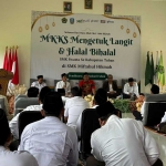 Kegiatan doa bersama dengan tema "Mengetuk Pintu Langit" di SMK Miftahul Hikmah, Desa Sukorejo, Kecamatan Parengan, Kabupaten Tuban.