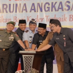 Gubernur Jatim saat Meresmikan SMA Negeri 3 Taruna Angkasa Jawa Timur di Kota Madiun.