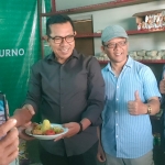 Nurochman (dua dari kiri) Calon Walikota  Batu saat menghadiri salah satu acara di Kecamatan Bumiaji, Kota Batu