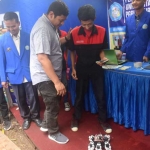 Wali Kota Abdullah Abu Bakar saat meninjau salah satu stan dalam KEF 2018.